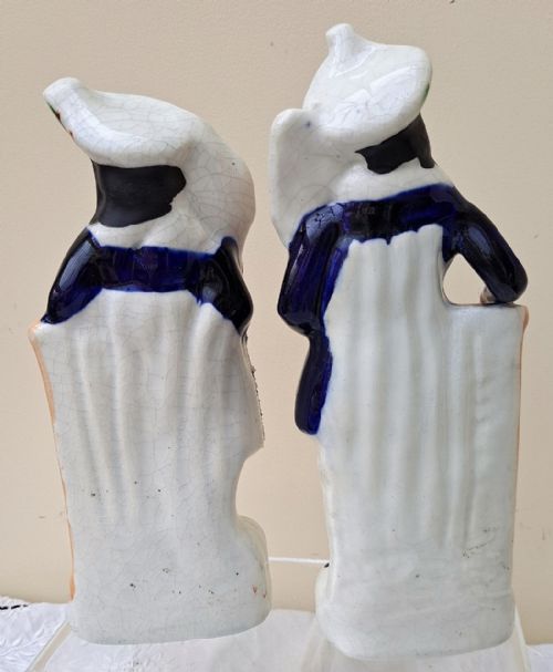 PAIR OF ANTIQUE ENGLISH VICTORIAN STAFFORDSHIRE POTTERY GARDENERS - ADDITIONAL PHOTO 2