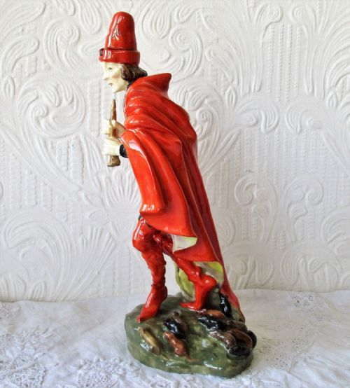 fig 1. Vintage Royal Doulton English Porcelain Figurine ~