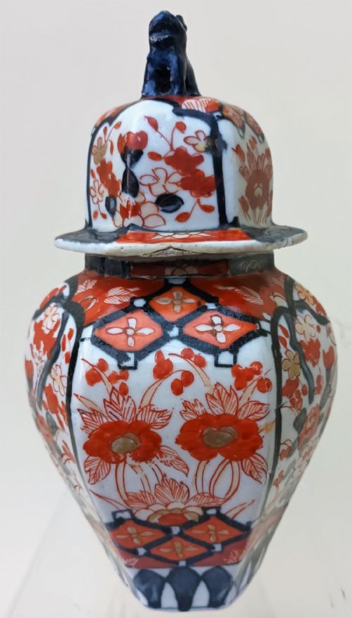fig 1. Antique Japanese Meiji Period Imari Porcelain Vase & Cover