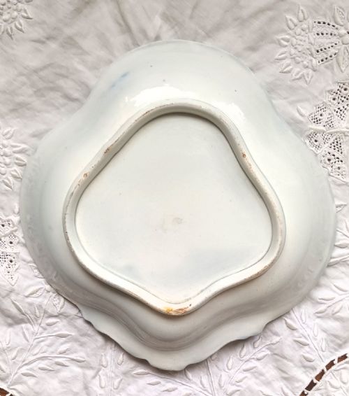 fig 1. A Georgian blue and white earthenware trefoil dish featuring an underglaze transfer-printed Chinoiserie pattern depicting pagodas and bridges.