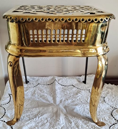 ANTIQUE ENGLISH VICTORIAN BRASS AND STEEL FOOTMAN