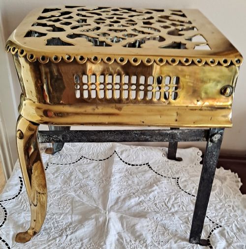 ANTIQUE ENGLISH VICTORIAN BRASS AND STEEL FOOTMAN - ADDITIONAL PHOTO 2