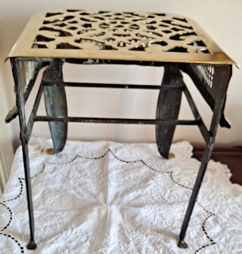 ANTIQUE ENGLISH VICTORIAN BRASS AND STEEL FOOTMAN - ADDITIONAL PHOTO 3