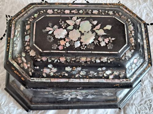 ANTIQUE ENGLISH VICTORIAN PAPIERMCH TEA CADDY - ADDITIONAL PHOTO 4