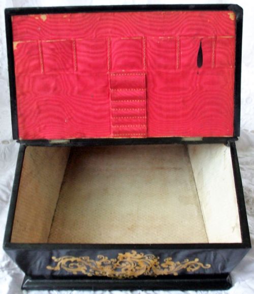 ANTIQUE ENGLISH VICTORIAN PAPIERMCH NEEDLEWORK CASKET - ADDITIONAL PHOTO 6