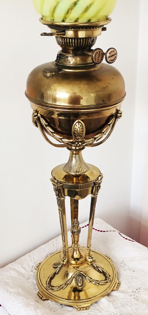 ANTIQUE ENGLISH VICTORIAN BRASS OIL LAMP - ADDITIONAL PHOTO 4