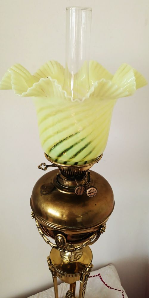 ANTIQUE ENGLISH VICTORIAN BRASS OIL LAMP - ADDITIONAL PHOTO 7