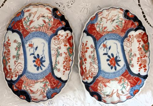 PAIR OF ANTIQUE JAPANESE MEIJI PERIOD IMARI PORCELAIN DISHES