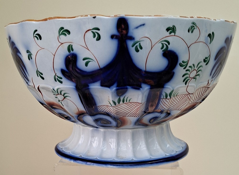 An antique Victorian earthenware footed bowl decorated with a cobalt blue and green hand-painted Pagoda pattern on a fluted pedestal base.