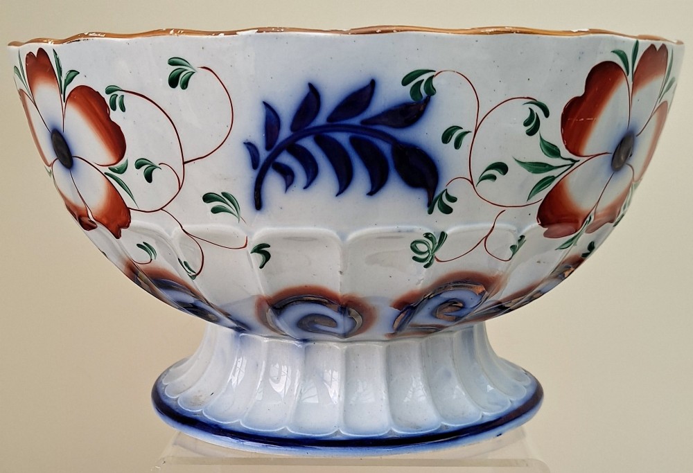 An antique Victorian earthenware footed bowl decorated with a cobalt blue and green hand-painted Pagoda pattern on a fluted pedestal base. View III