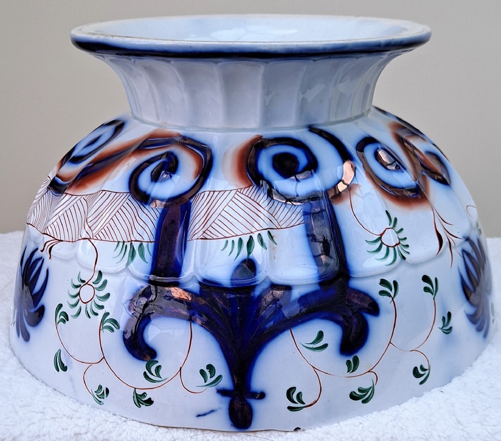 An antique Victorian earthenware footed bowl decorated with a cobalt blue and green hand-painted Pagoda pattern on a fluted pedestal base. View VII