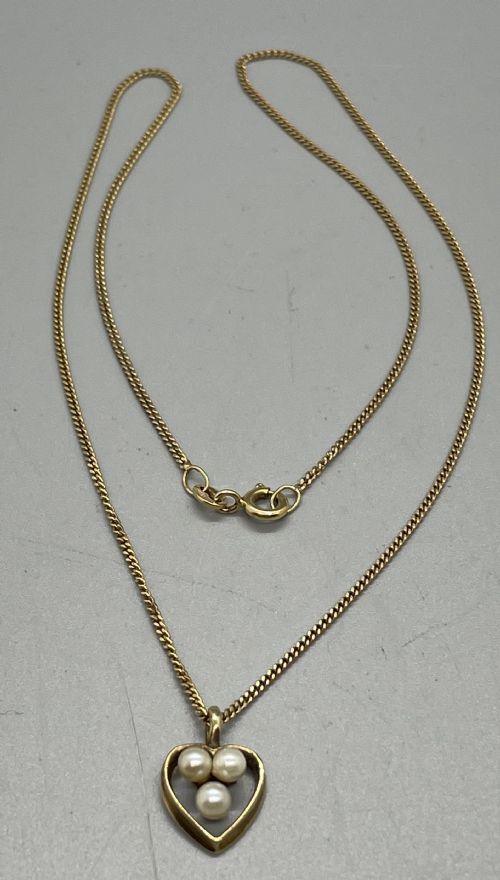 Vintage 9ct Gold and Pearl Pendant on 9ct Gold Chain
