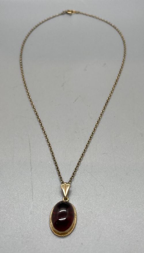 Vintage 9ct Gold Cabochon Garnet Pendant Chain C1960
