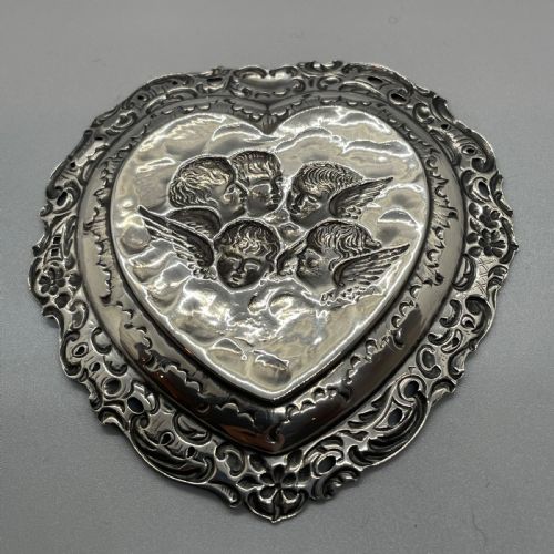 LATE VICTORIAN SILVER HEART DISH BIRMINGHAM 1898 - ADDITIONAL PHOTO 2
