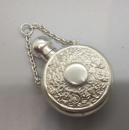 VICTORIAN SILVER SCENT BOTTLE BIRMINGHAM 1888 - ADDITIONAL PHOTO 1