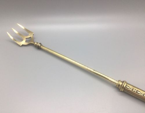 VICTORIAN BRASS EXTENDABLE TOASTING FORK C1880 - ADDITIONAL PHOTO 4