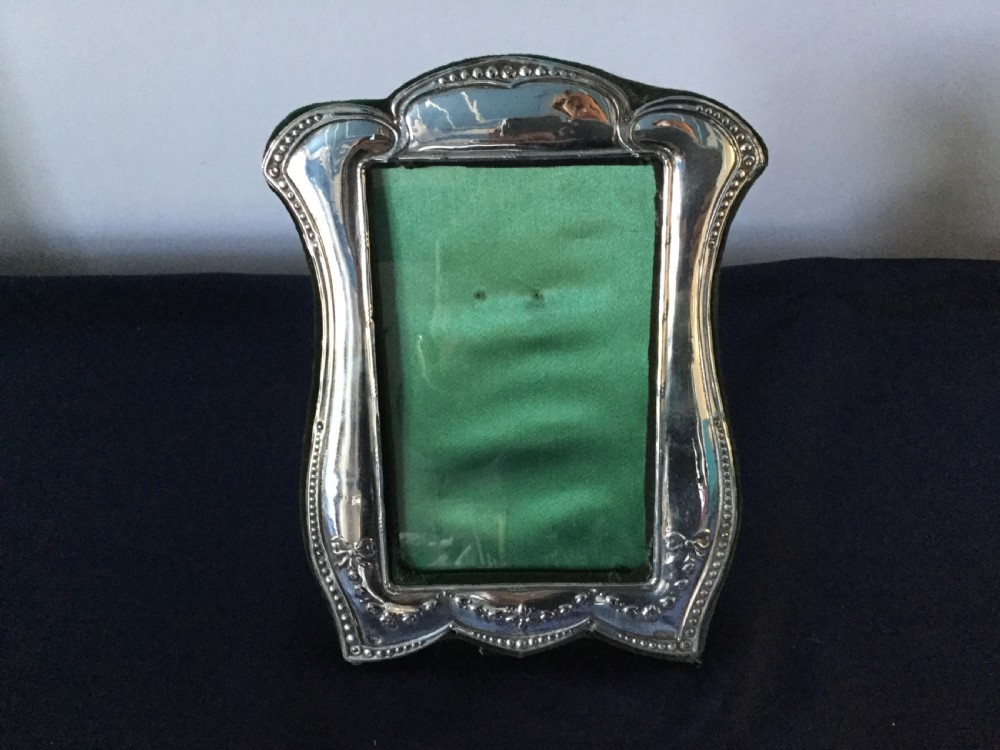 Edwardian silver shaped photo frame Birmingham 1909 WJ Myatt & Co View IV