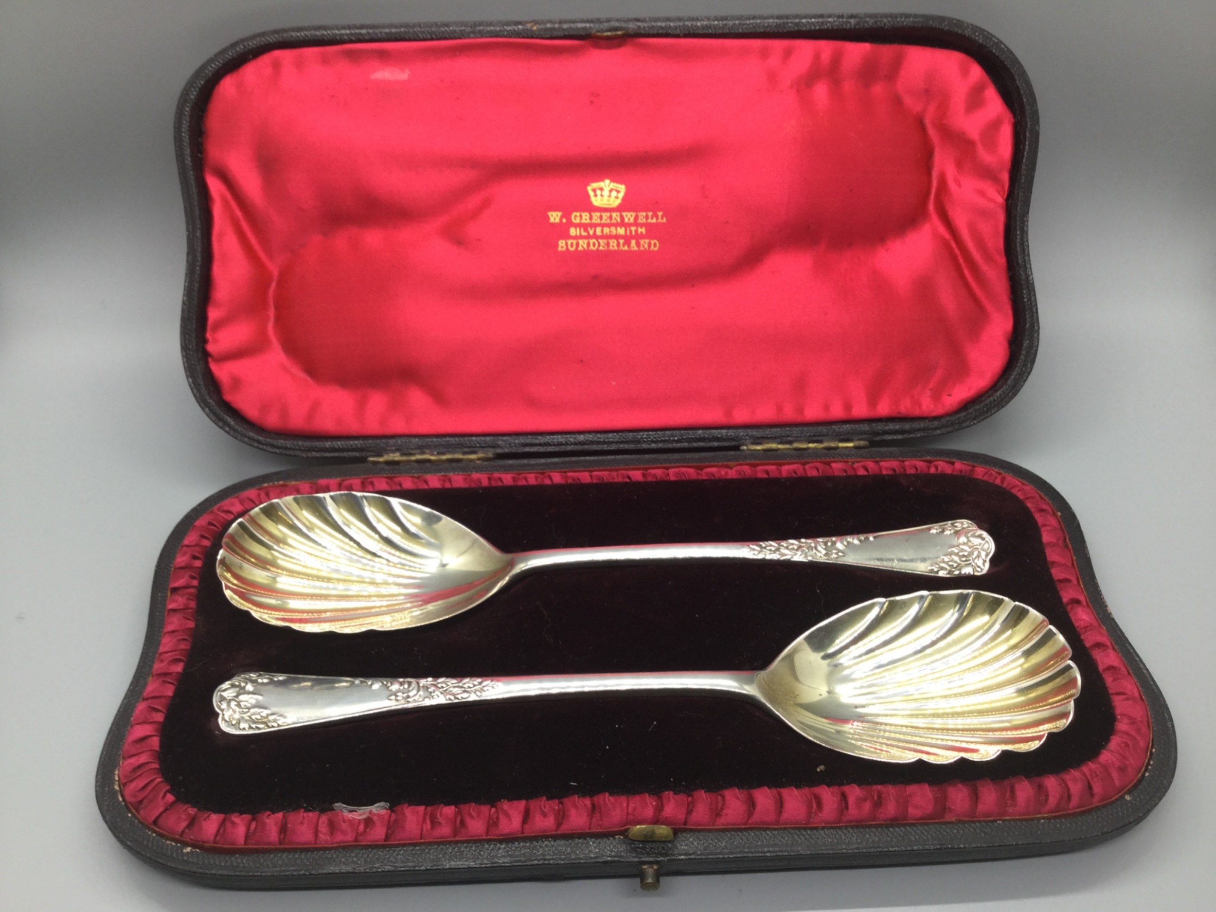 Edwardian pair of silver dessert servers London 1900/1