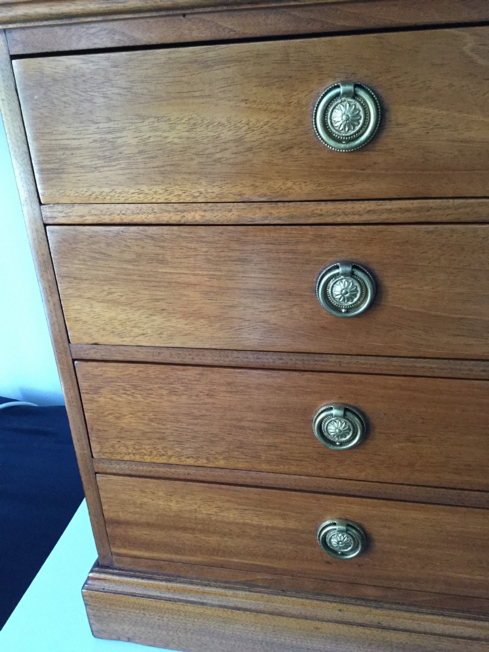 Antique mahogany 4 drawer collector’s chest c1900 View VIII