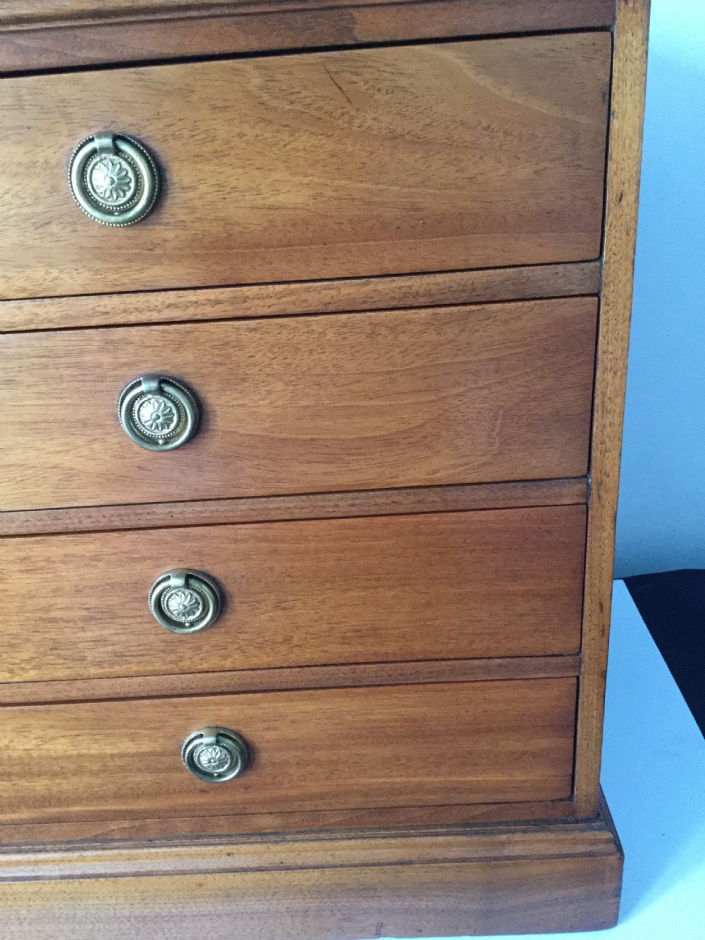 Antique mahogany 4 drawer collector’s chest c1900 View IX