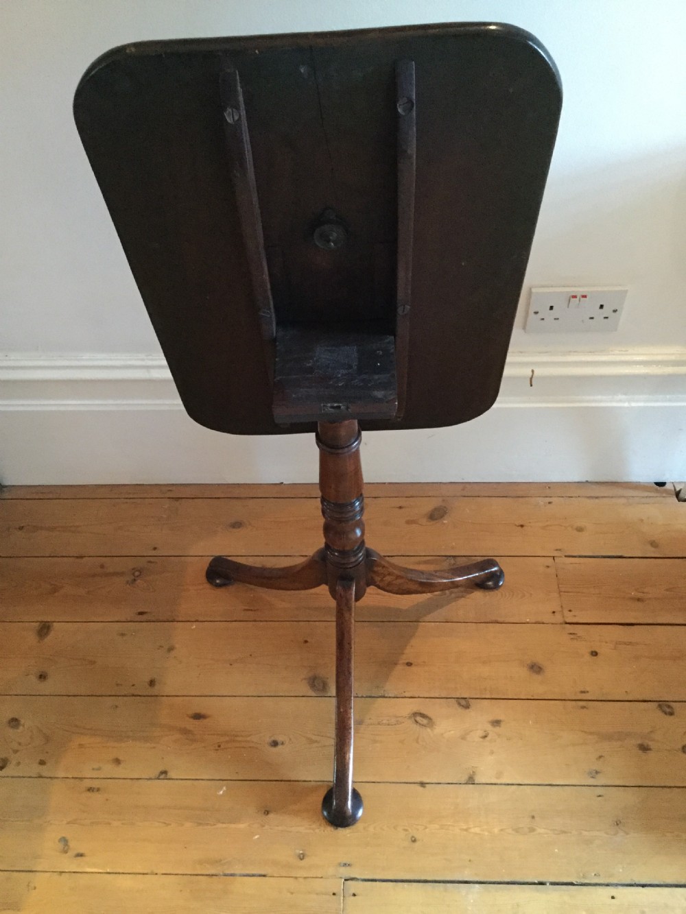 Georgian mahogany tilt top table c1800 View VIII