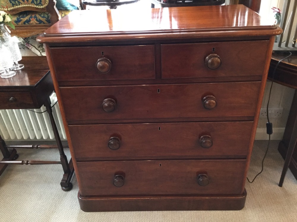 Late 19thC Victorian mahogany chest of good proportions