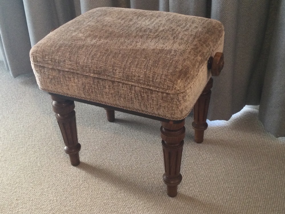 Late 19c H Brooks Patent walnut adjustable piano stool View III