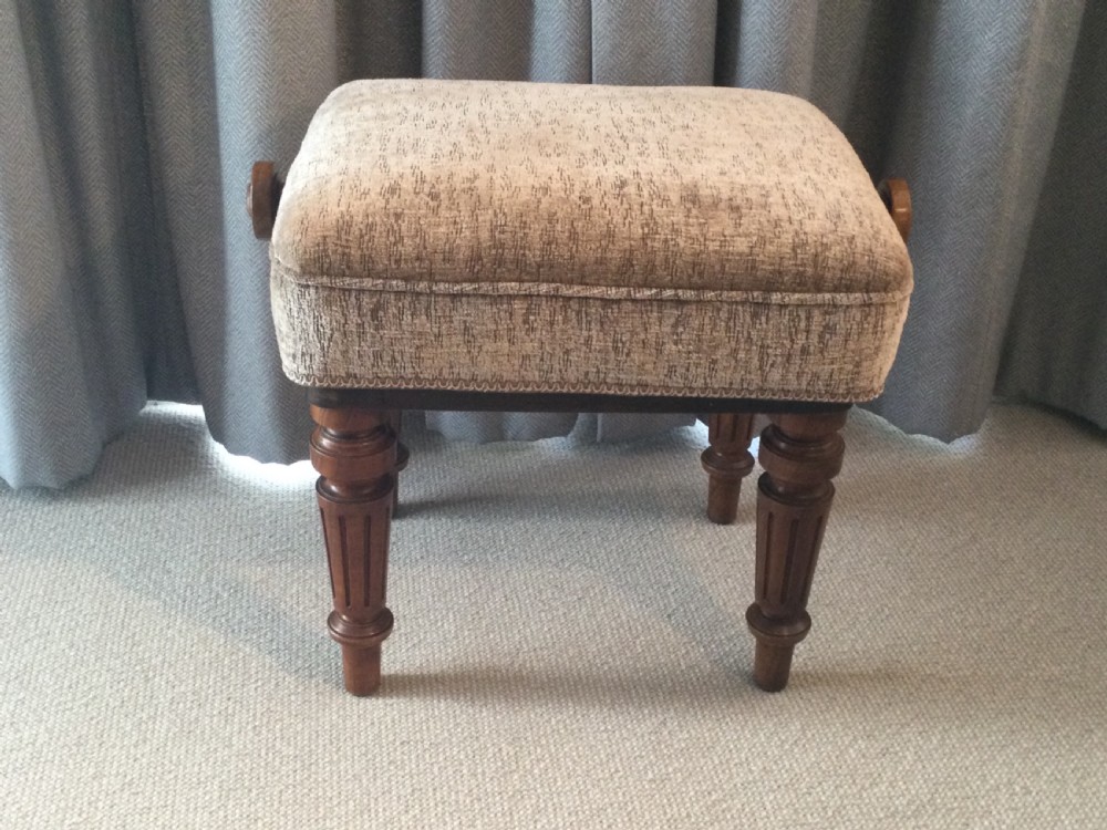 Late 19c H Brooks Patent walnut adjustable piano stool View IV