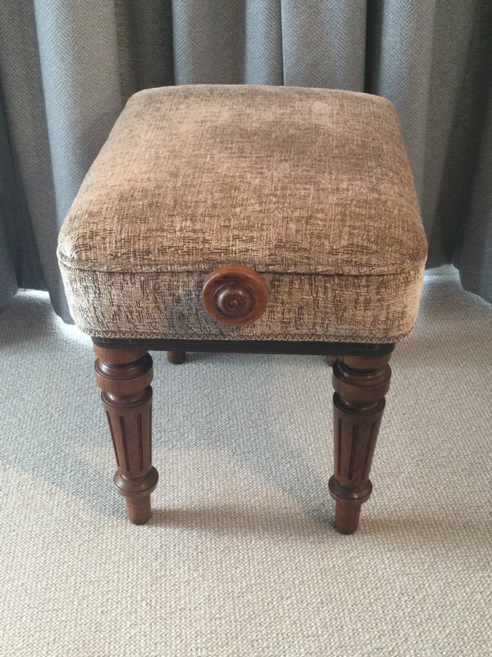 Late 19c H Brooks Patent walnut adjustable piano stool View VII