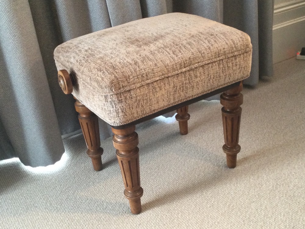 Late 19c H Brooks Patent walnut adjustable piano stool View X