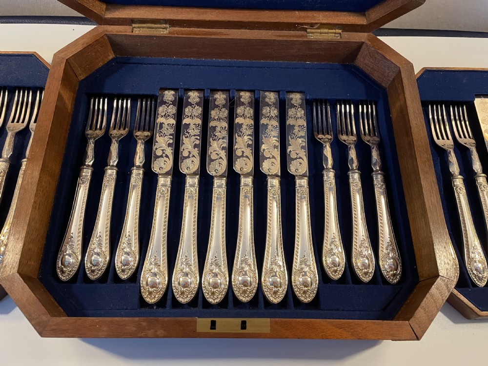 Victorian burr walnut box with 18 place silver plated dessert service c1880 View VII