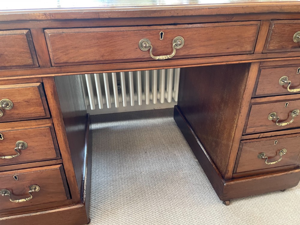 Late 19thc mahogany pedestal desk c1890 View IV
