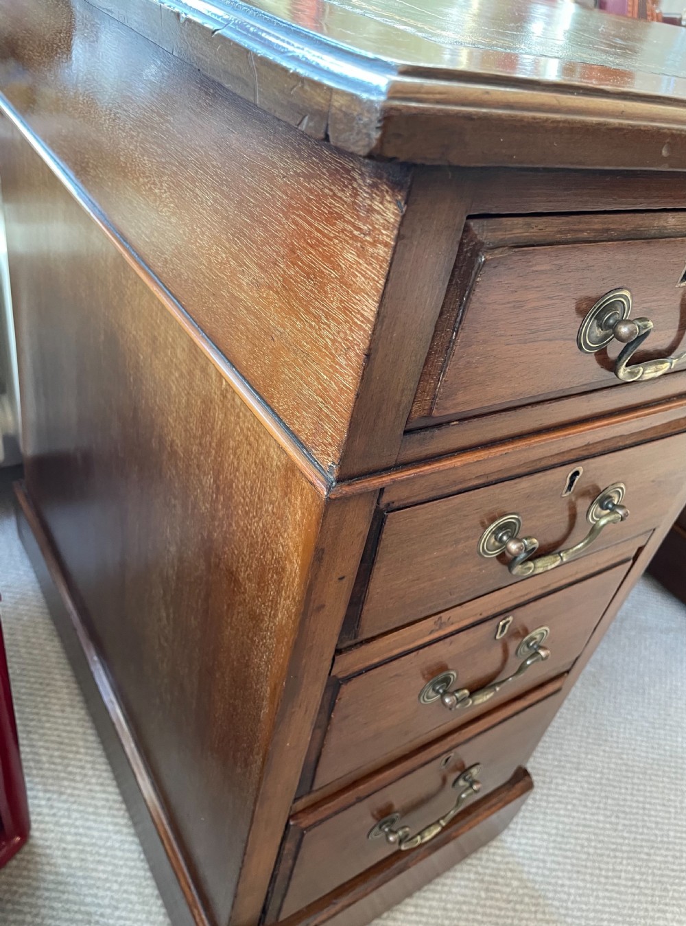 Late 19thc mahogany pedestal desk c1890 View VIII