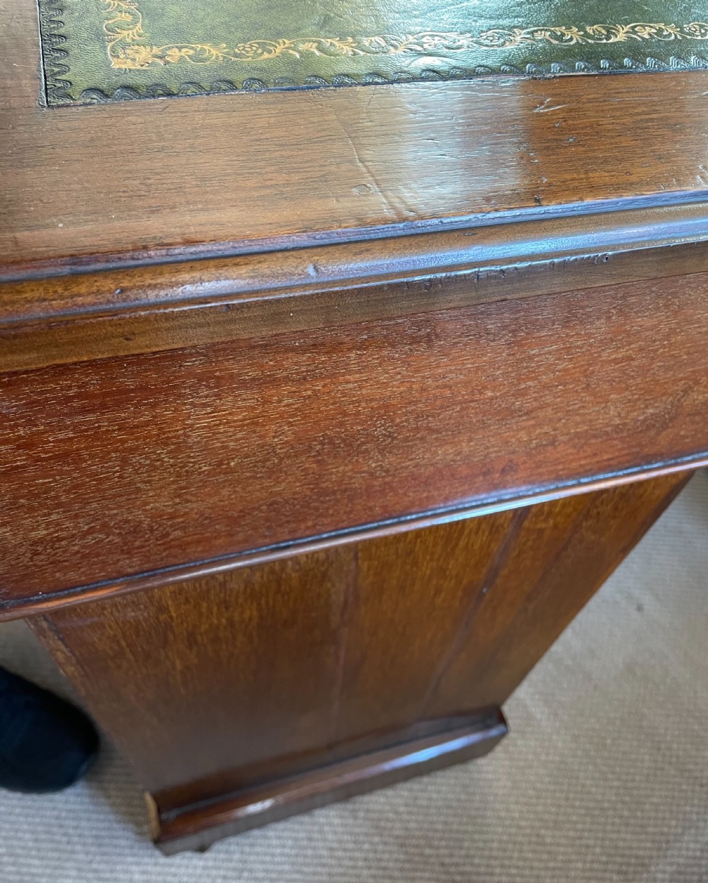Late 19thc mahogany pedestal desk c1890 View X