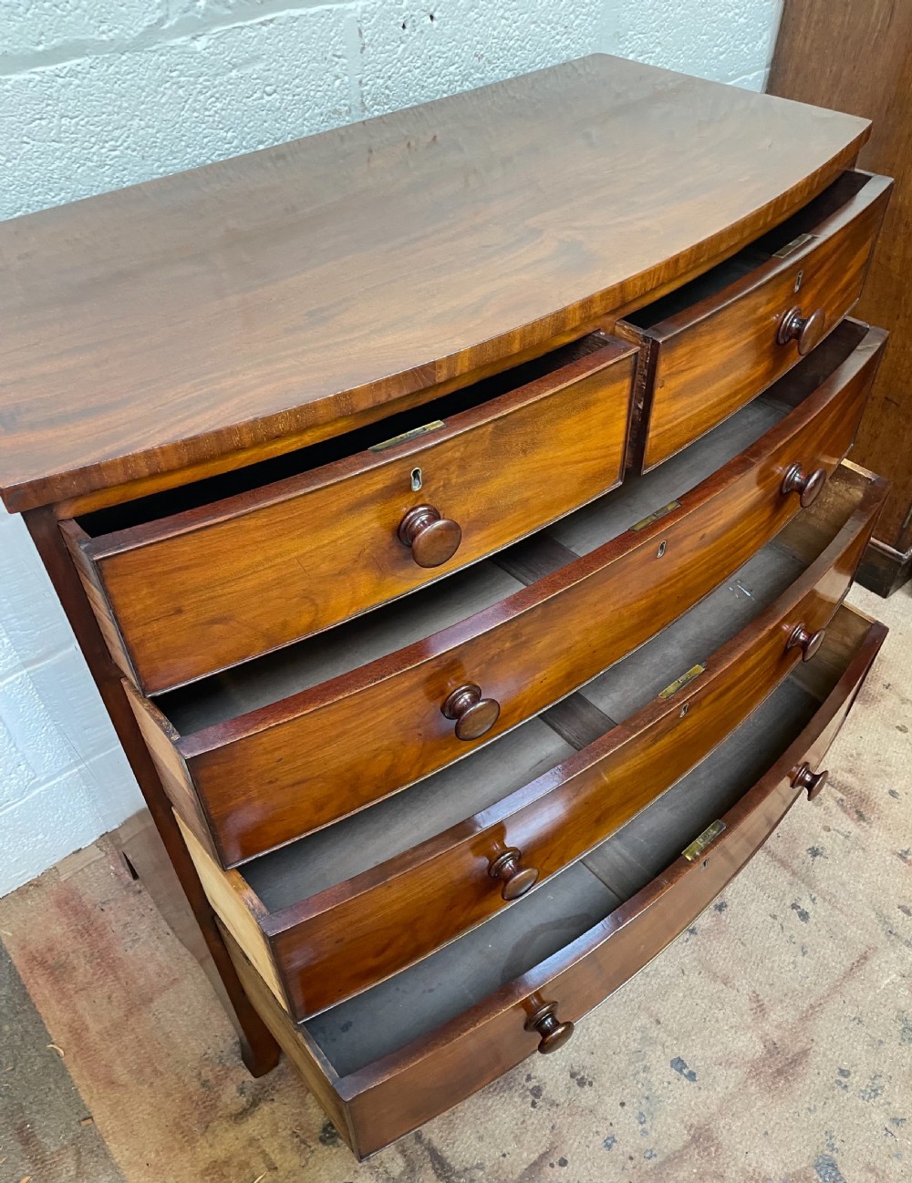 Early 19thc mahogany bow front chest of drawers c1820 View XII