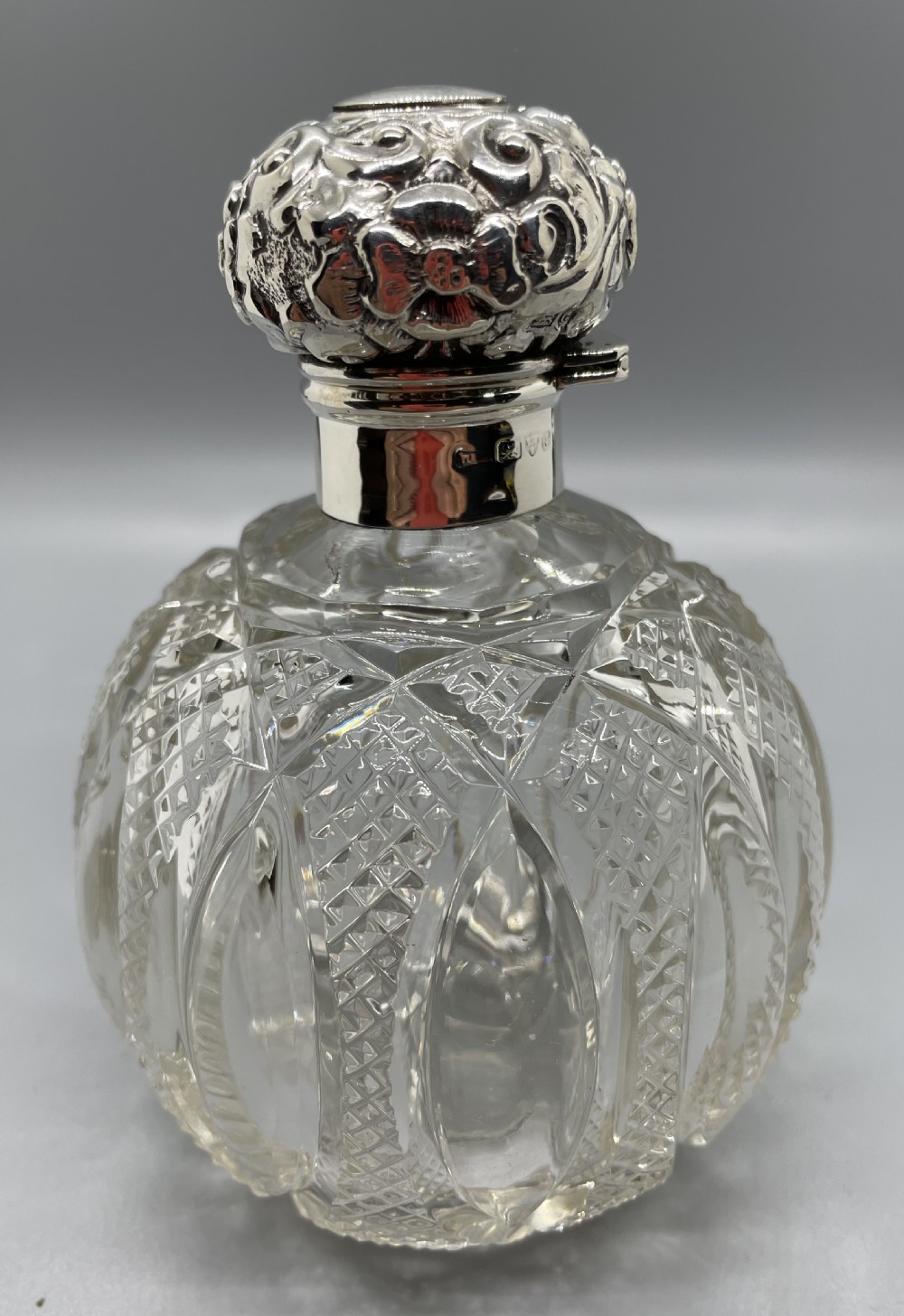 Edwardian silver mounted scent bottle Chester 1903 View II