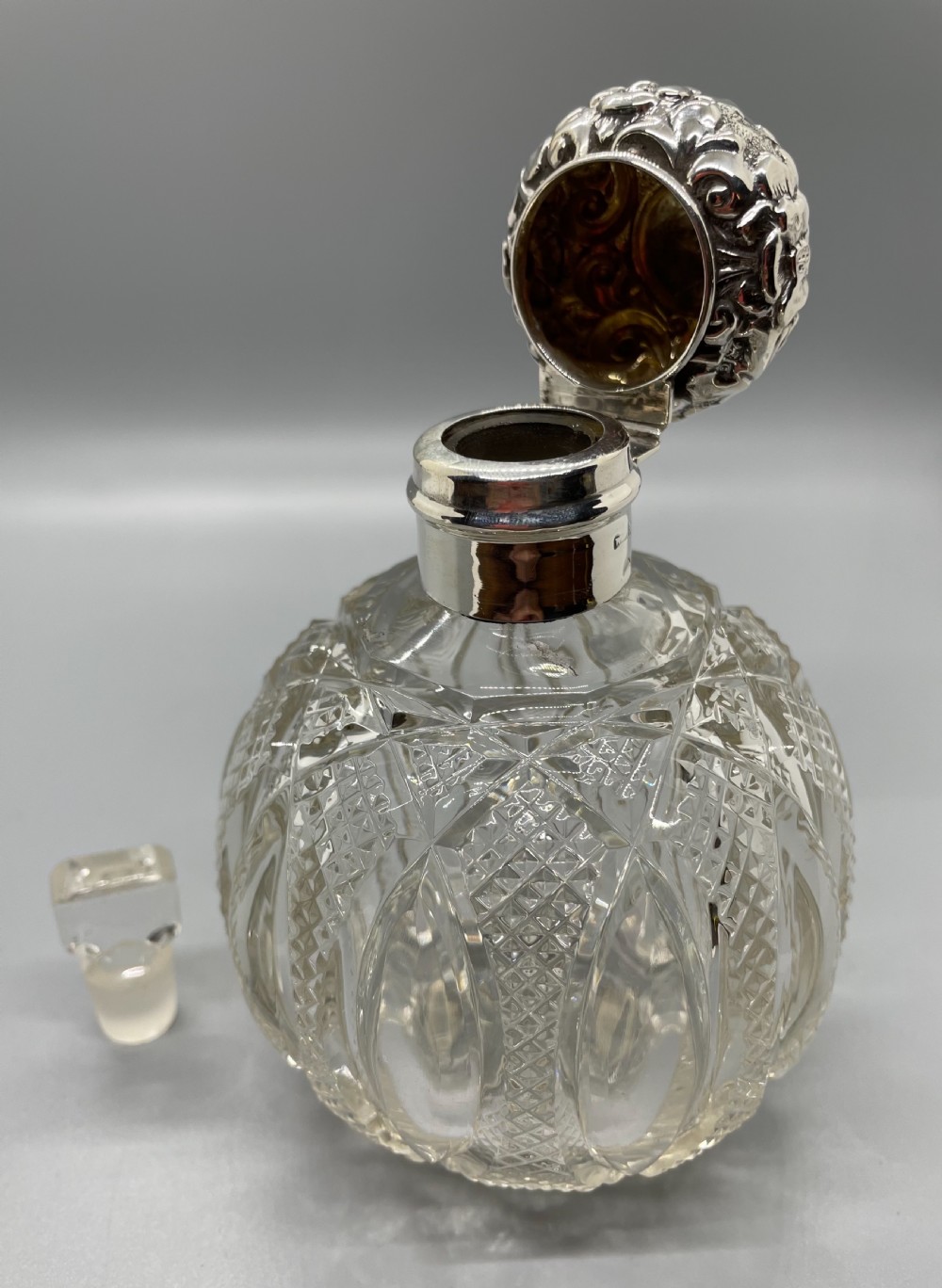 Edwardian silver mounted scent bottle Chester 1903 View VI