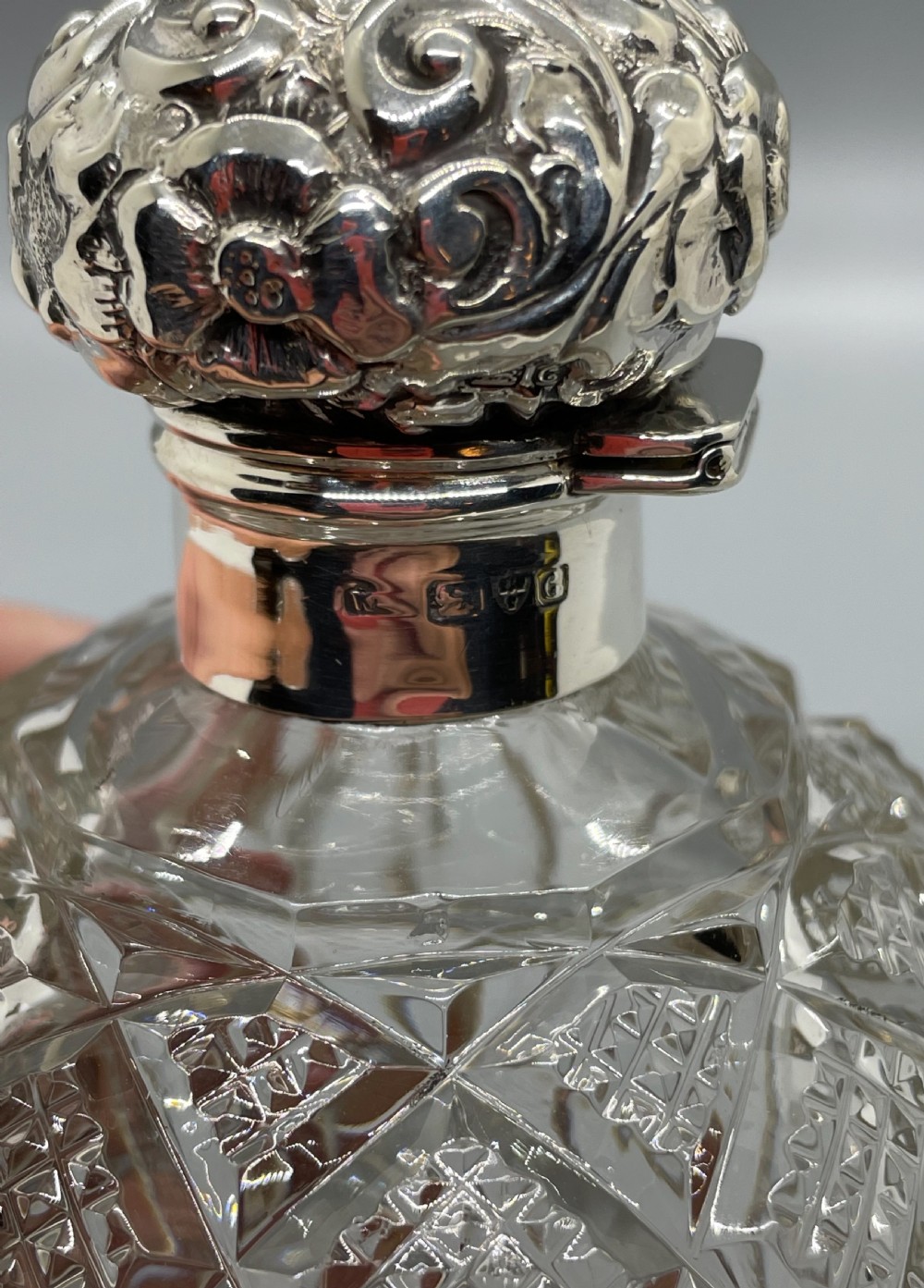 Edwardian silver mounted scent bottle Chester 1903 View VII