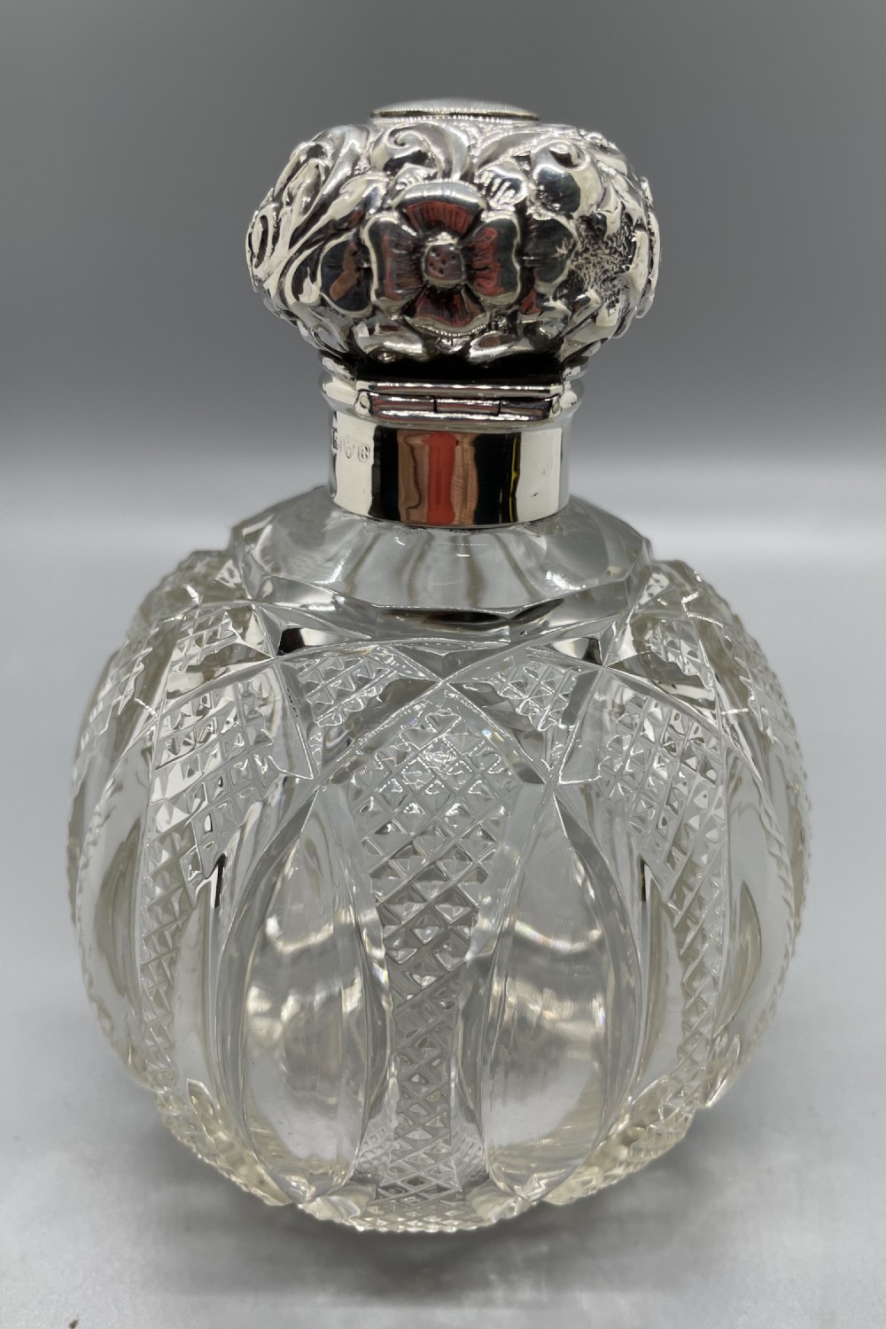Edwardian silver mounted scent bottle Chester 1903 View VIII