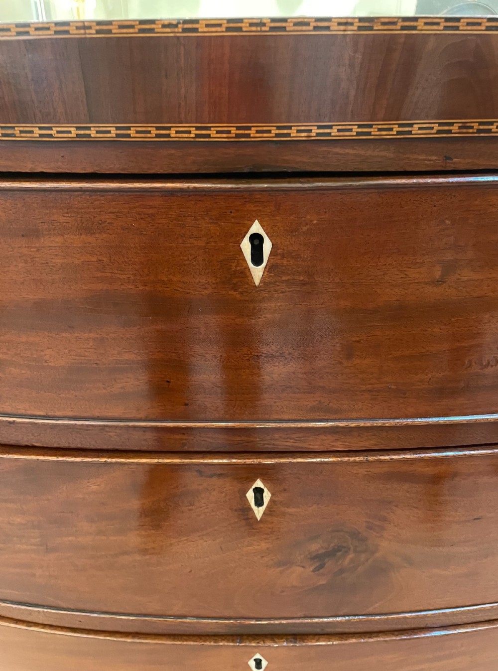Early 19thc mahogany bow front four drawer chest c1820 View X