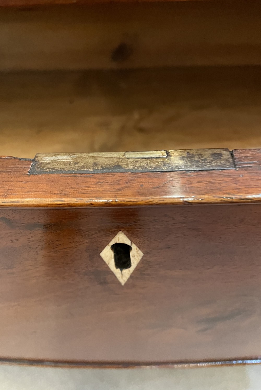 Early 19thc mahogany bow front four drawer chest c1820 View XIV