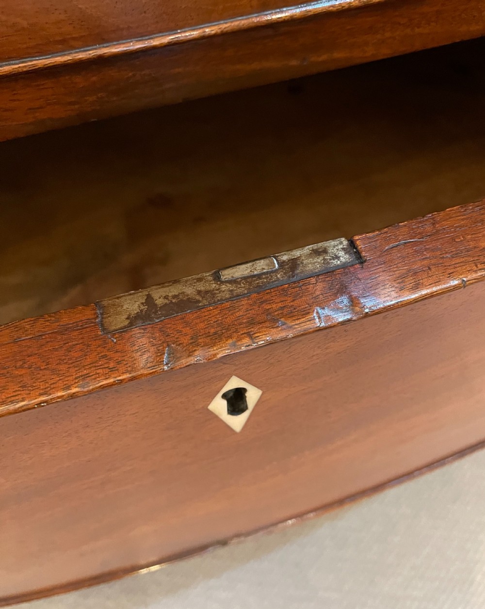 Early 19thc mahogany bow front four drawer chest c1820 View XV