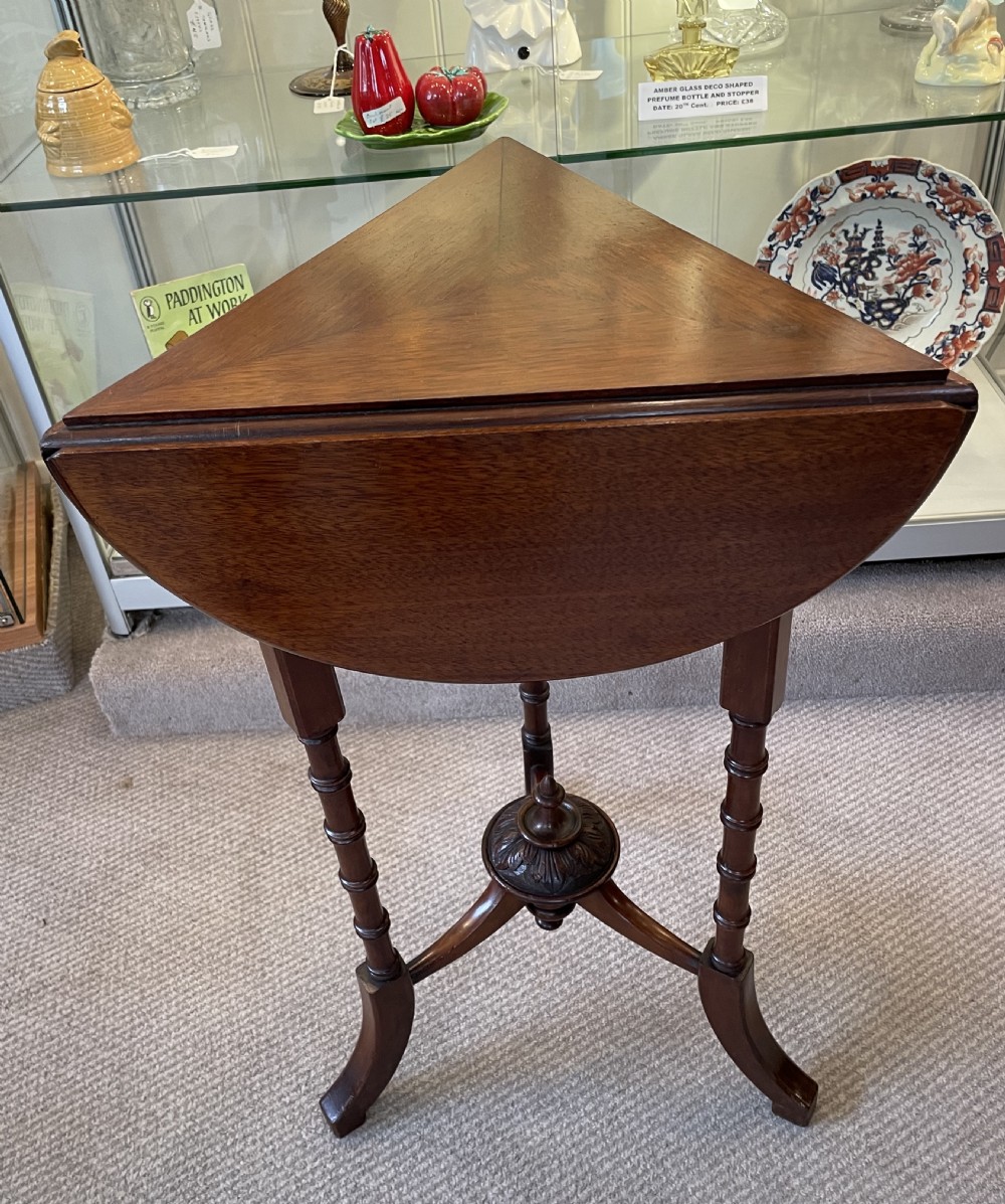 Late Victorian mahogany clover leaf table c1880