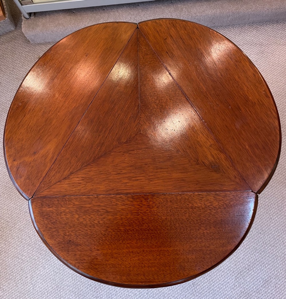 Late Victorian mahogany clover leaf table c1880 View IV