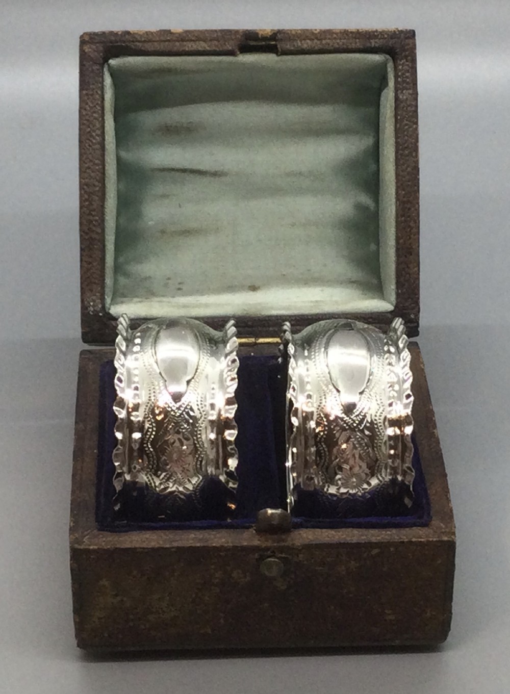 Edwardian pair silver napkin rings Birmingham 1902 WILLIAM OLIVER