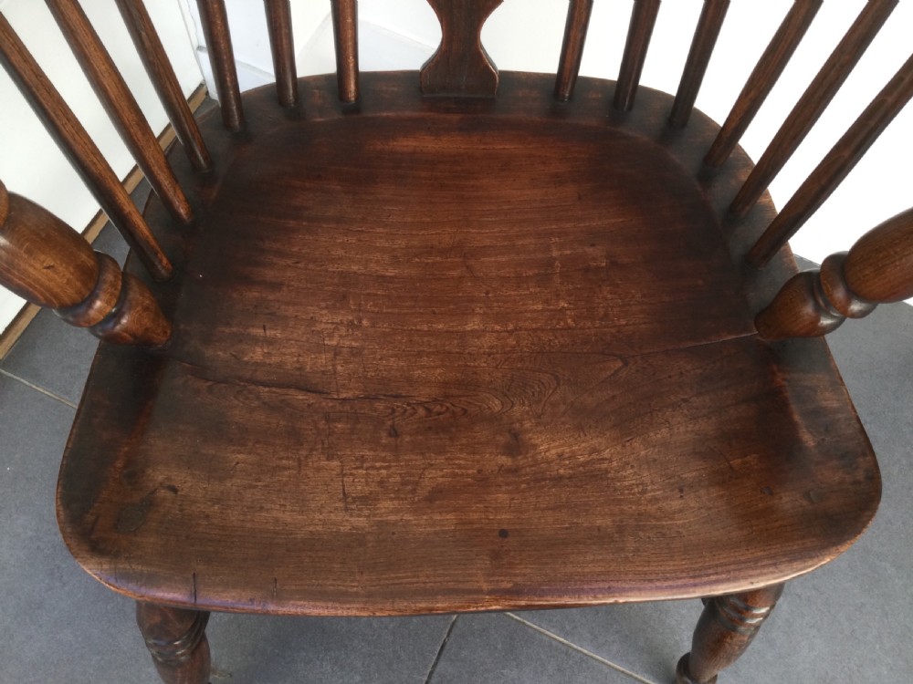 Late Victorian hoop back Windsor chair c1900 View IV