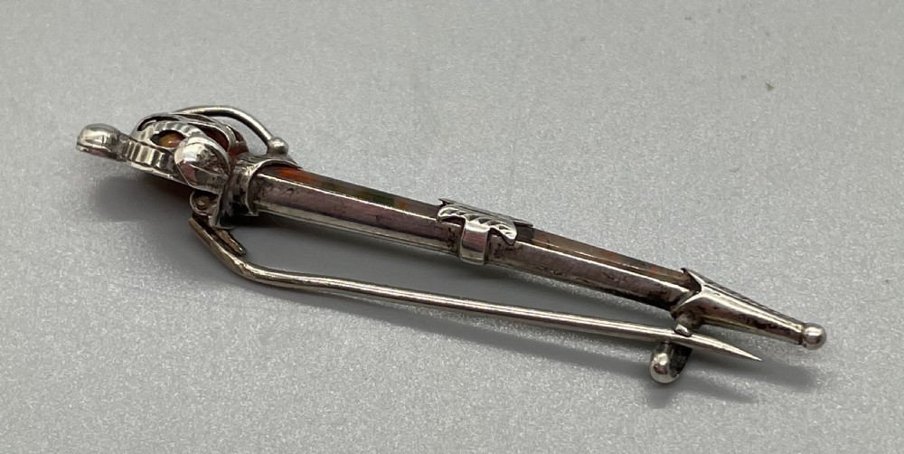 George V Scottish agate silver dirk brooch c1918 View II