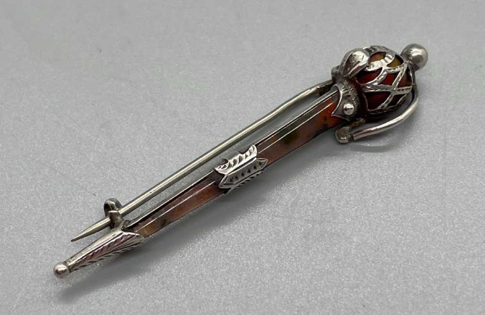 George V Scottish agate silver dirk brooch c1918 View V