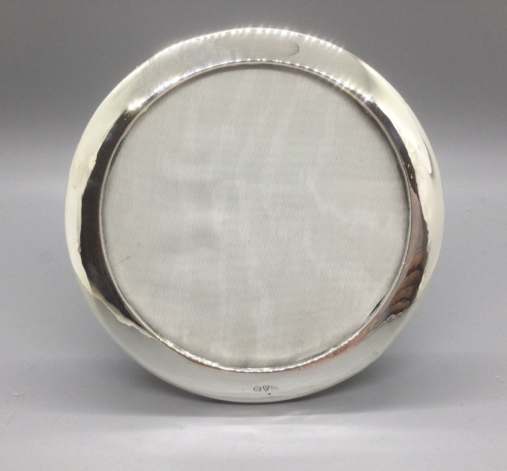 Geo V silver round photo frame Chester 1919 View VIII