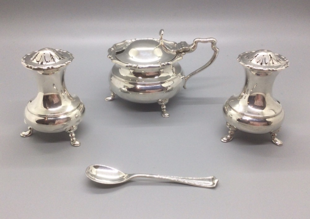 Edwardian silver cruet set Sheffield 1907 View III